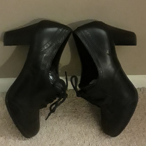 Etienne Aigner Black Leather, EUC, Sz 9.5 - Picture 3 of 8